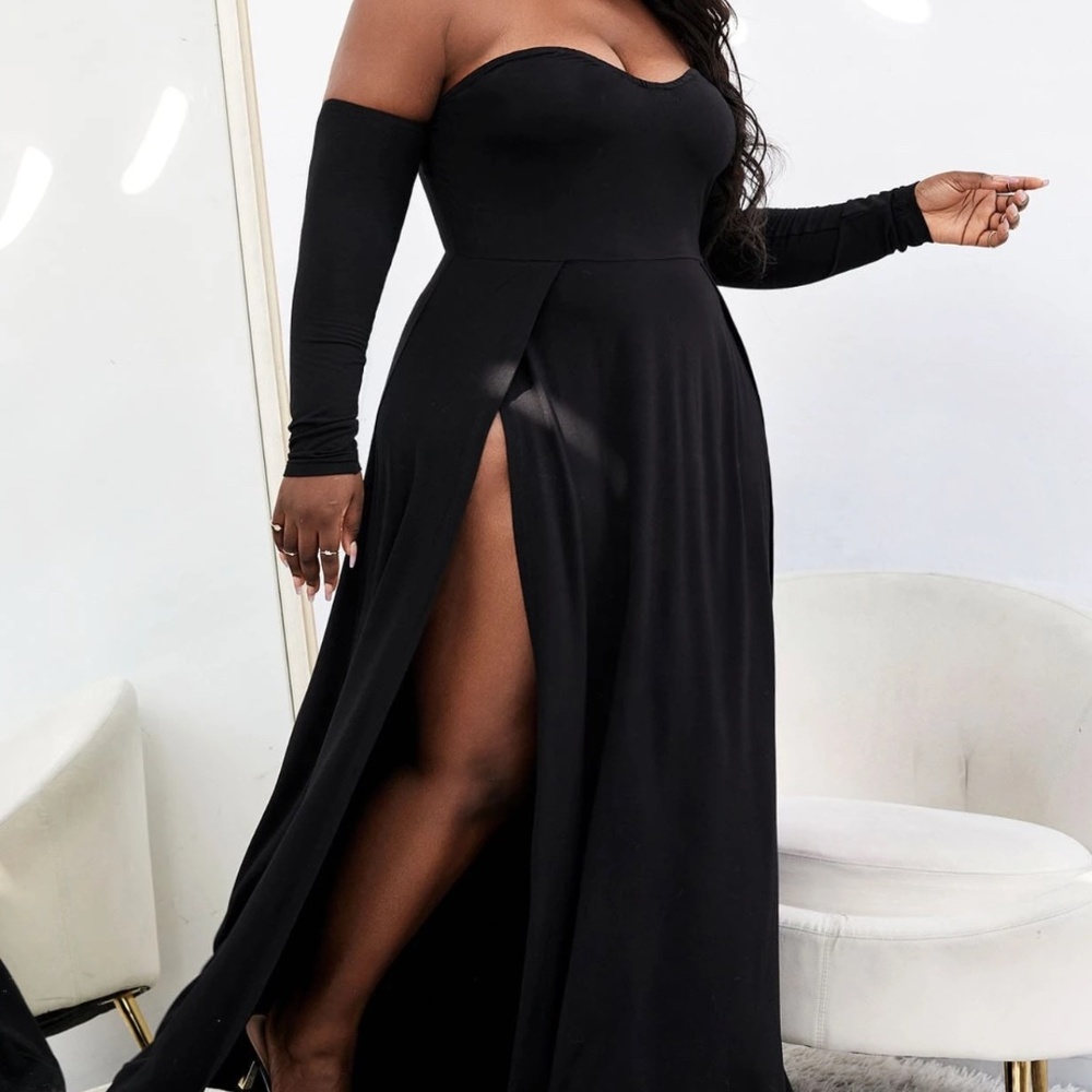 Thigh bare shoulder dress with opening